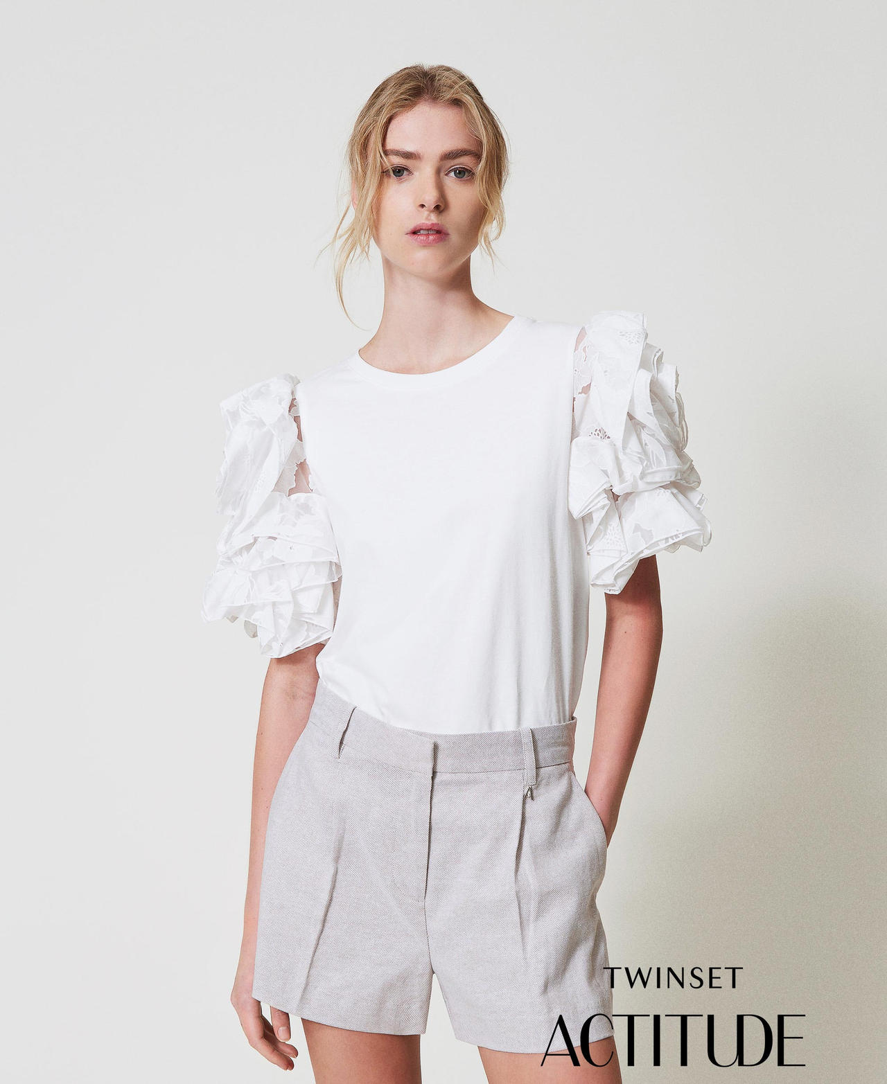 Short en lin m&eacute;lang&eacute; avec pinces Angora Textur&eacute; Femme 251AP2471_12325_PA