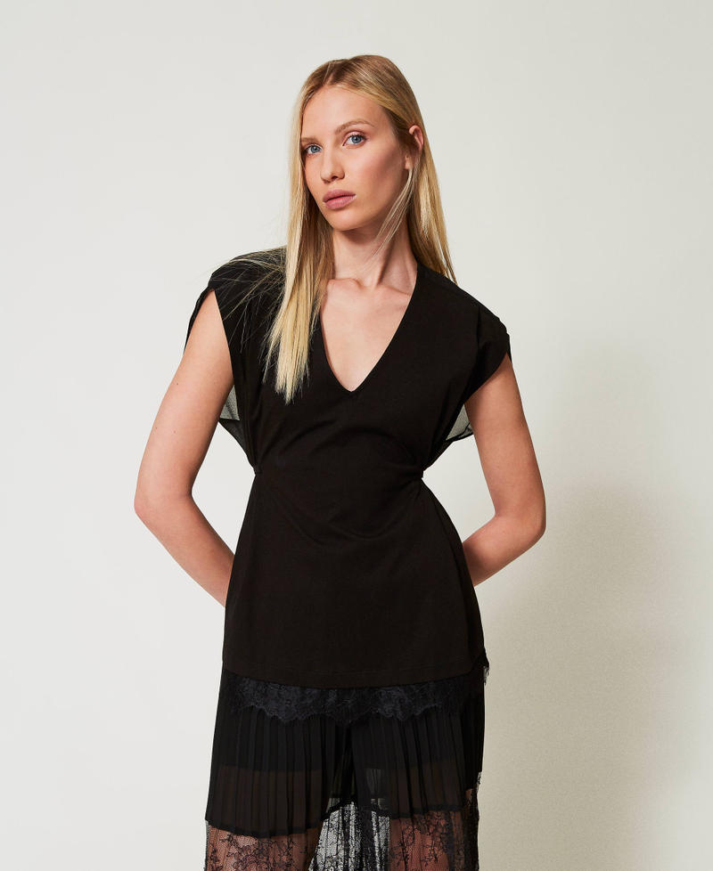 Top with lace and pleats Black Woman 251TP2781_00006_01