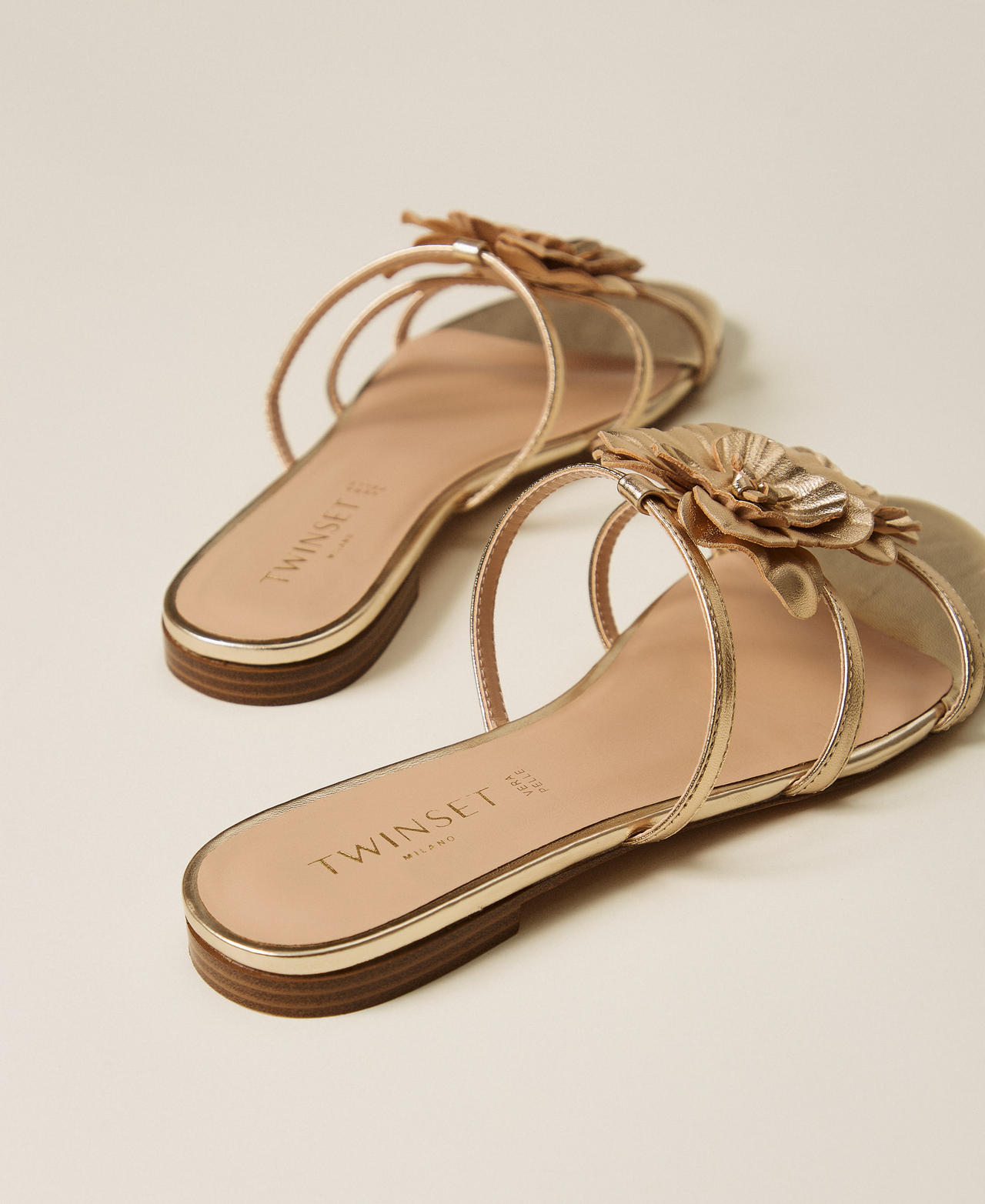 Flat leather sandals with flower Yellow Gold Woman 261TGT084_10366_03