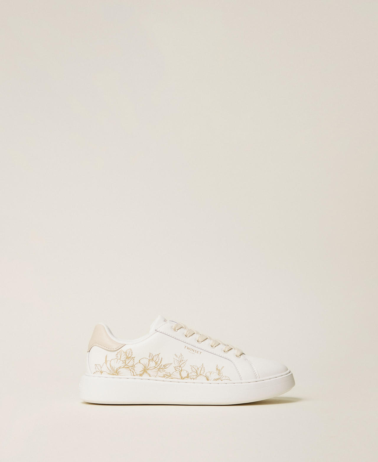 Baskets en cuir avec broderie florale