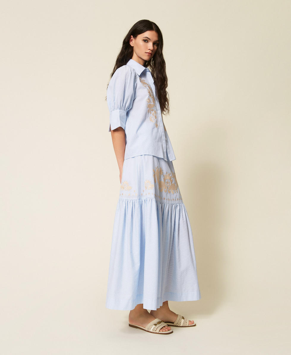 Jupe longue ray&eacute;e avec volant et broderie Blanc Cass&eacute;/Bleu Clair Broderie Pinstripe Femme 261AT2031_13391_02