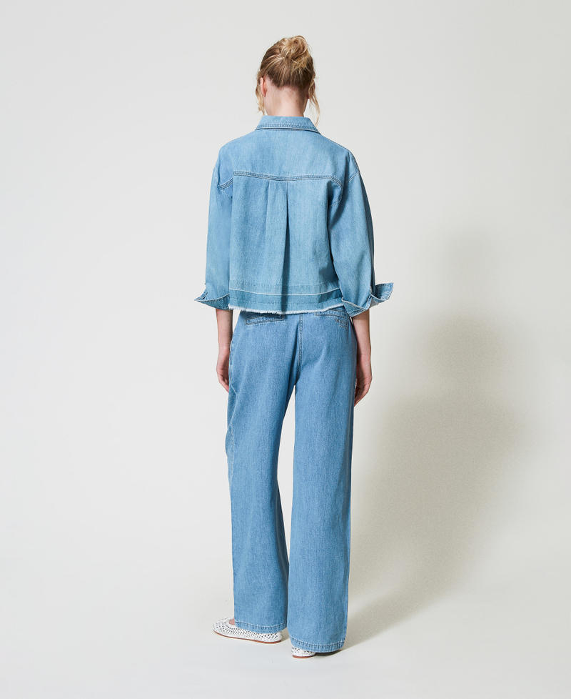 Wide-Leg-Jeans mit ganzflächigem Strass Denim hell Frau 251AP2341_03498_02