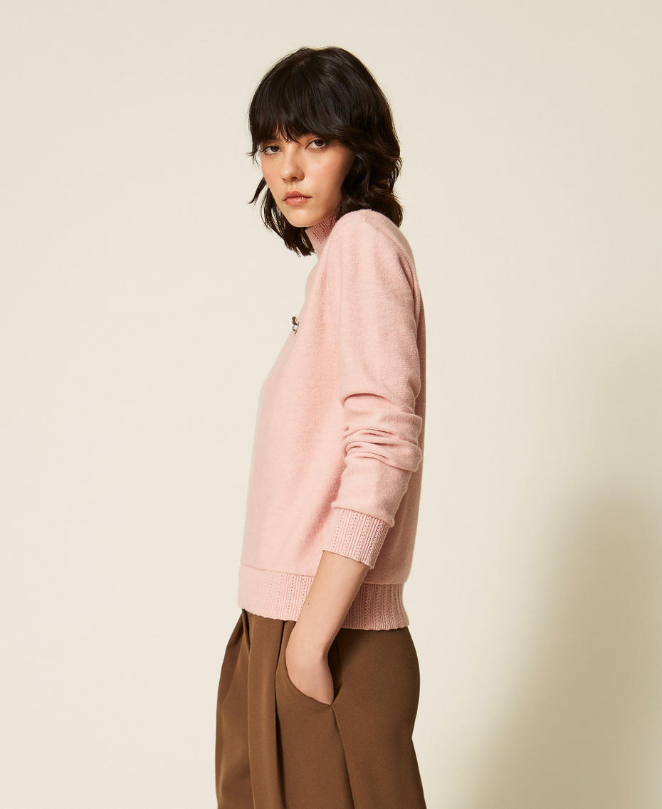 Pull col montant avec broche