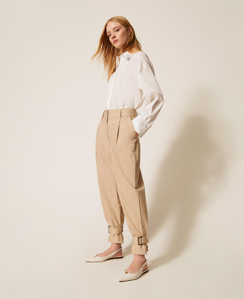 Hose aus recyceltem Popeline Safaribeige Frau 261AP208C_13191_02
