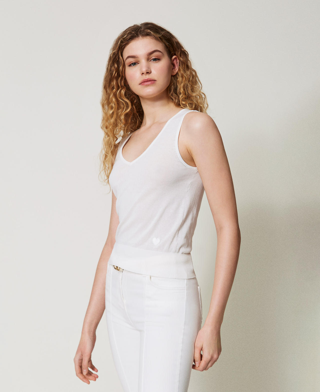 &Auml;rmelloses Stricktop mit Stickerei "Papers"-Wei&szlig; Frau 251AX3061_00840_01