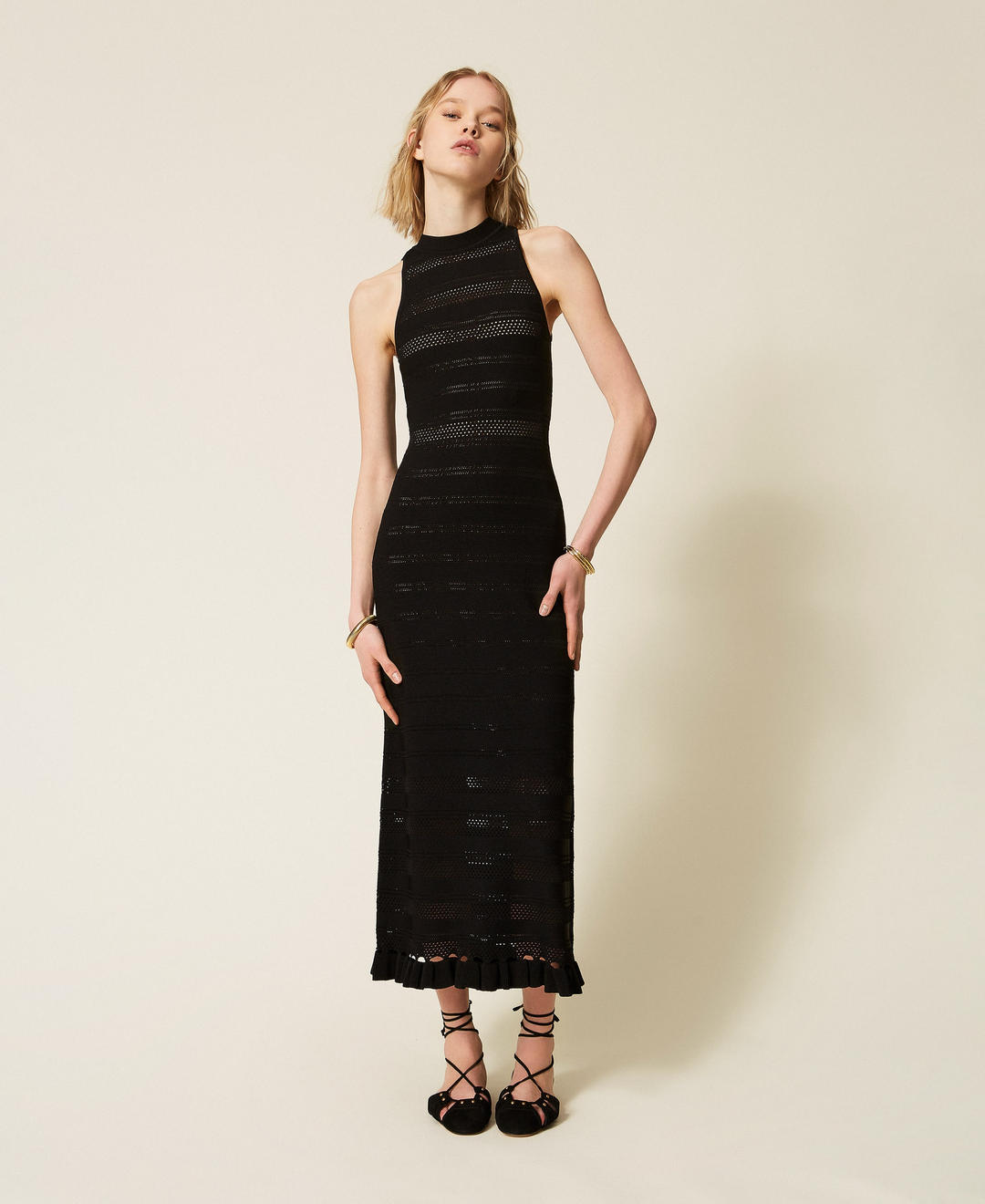 Robe longue col montant en maille avec volants