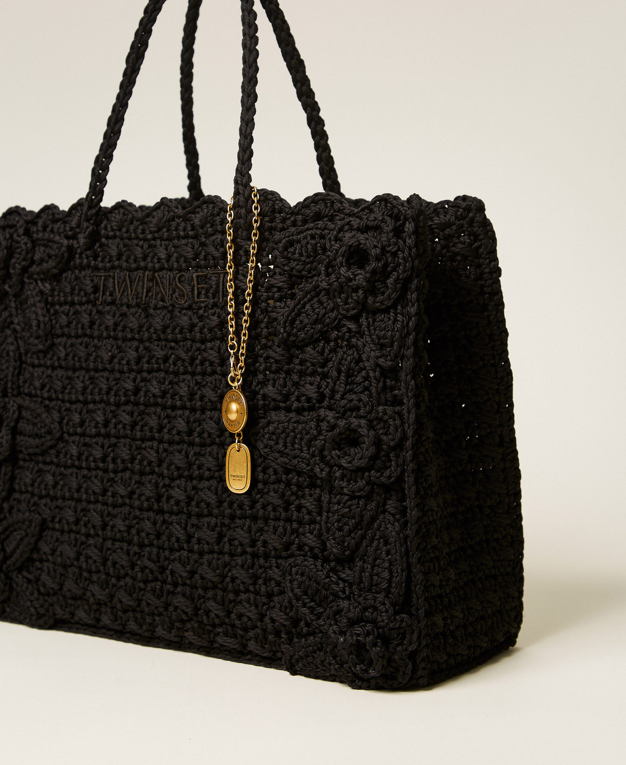 Crochet shopper bag with charms Black Woman 261TB7510_00006_02