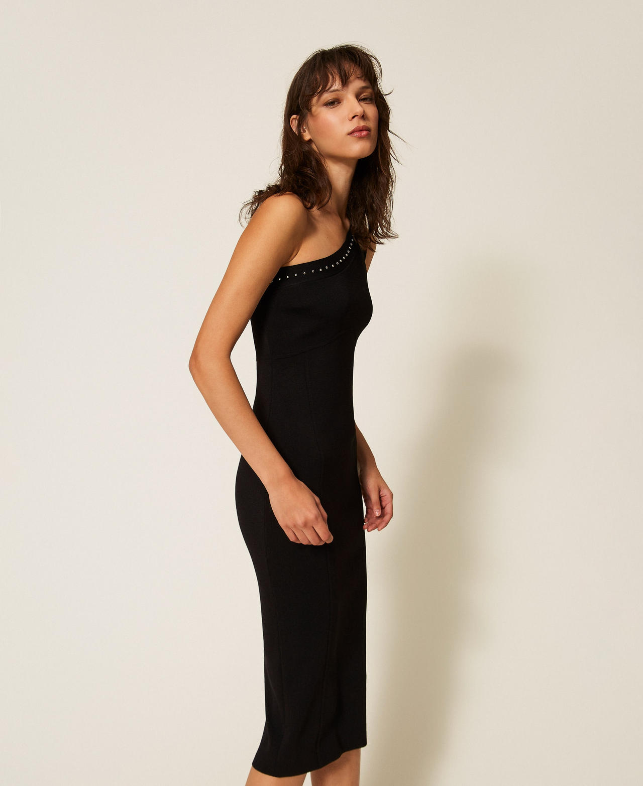 Einschultriges Midikleid aus Strick Schwarz Frau 261AP3120_00006_01