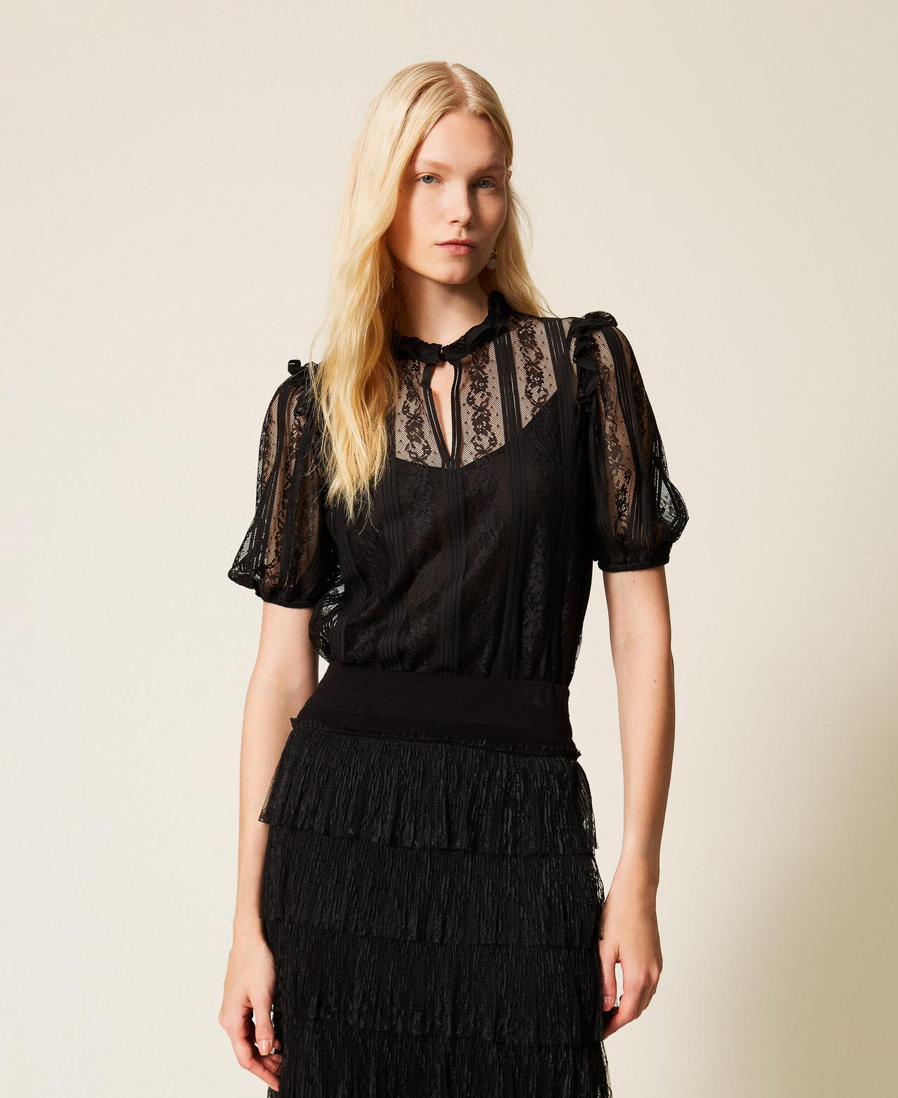 Bluse aus Spitze im Streifen-Dessin Schwarz Frau 261TP2540_00006_01