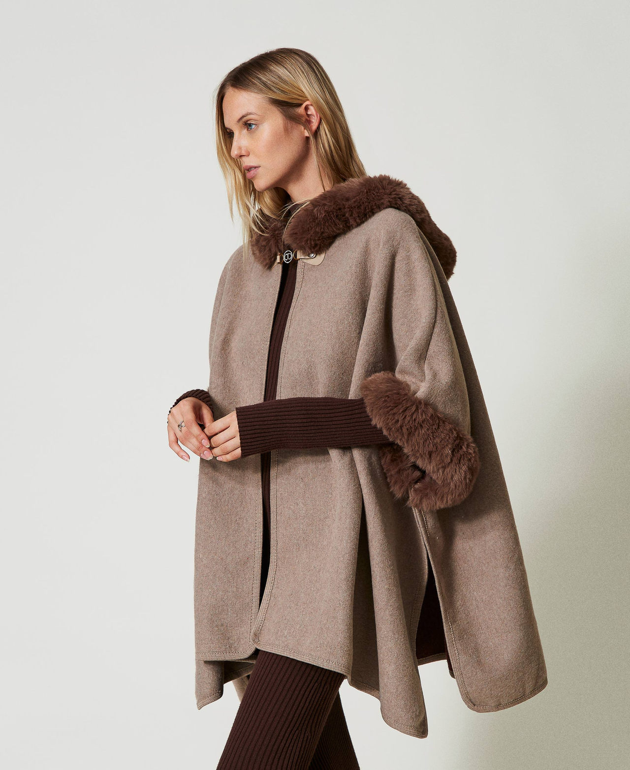 Wool cloth and faux fur poncho Woman, Brown | TWINSET Milano