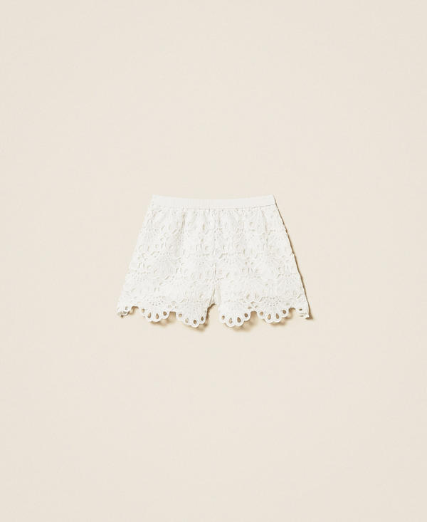 Pantalones cortos de macram&eacute; con festones