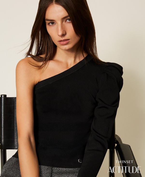 Pull asymétrique avec drapé