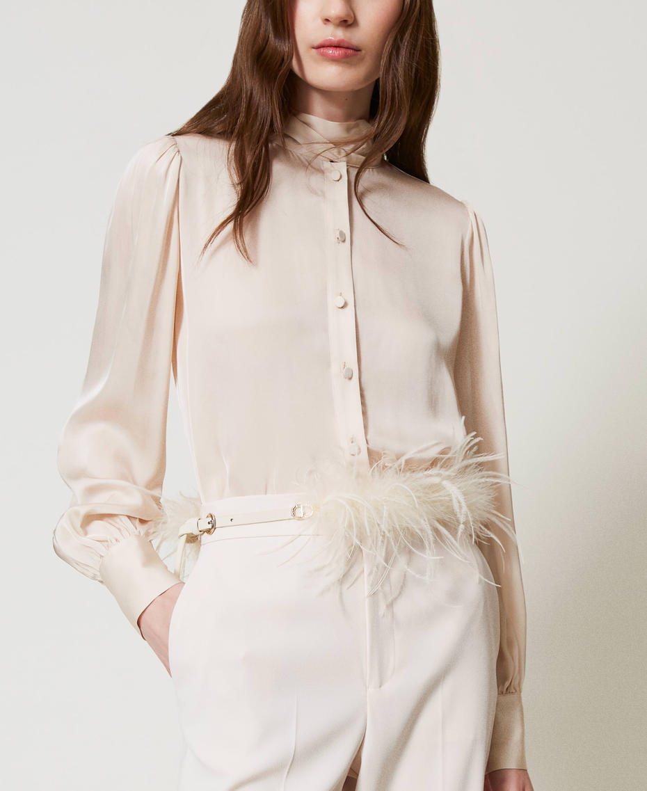 Belt with feathers and Oval T Old White Woman 242TA4580_11748_S0