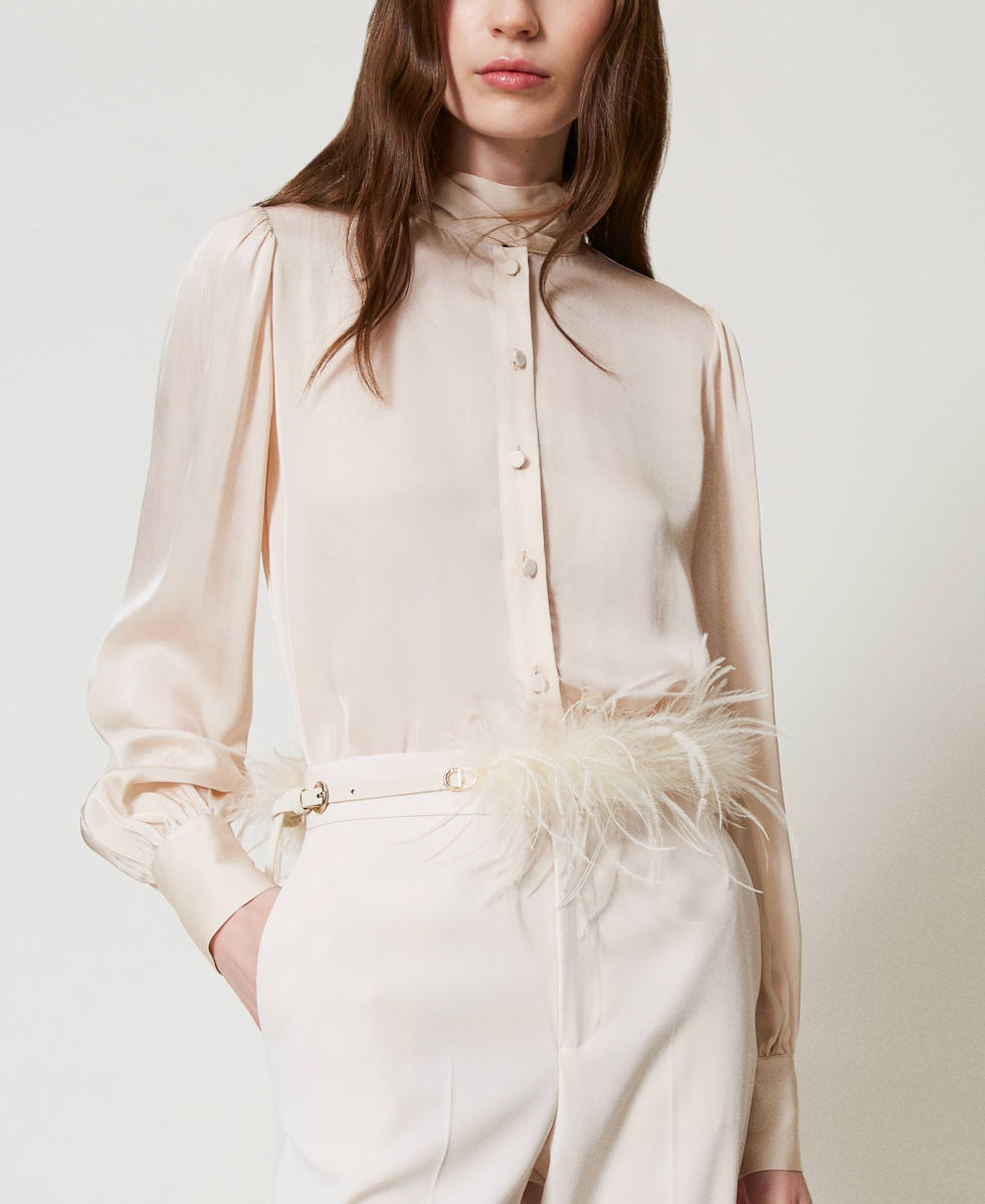 Belt with feathers and Oval T Old White Woman 242TA4580_11748_S0