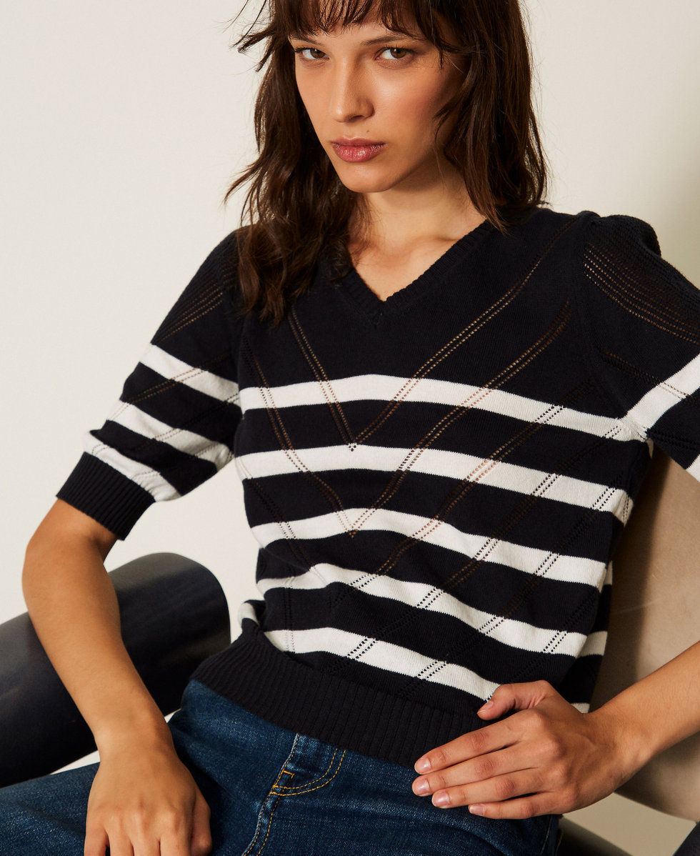 Pullover aus Baumwolle und Kaschmir im Streifendessin Streifen Blue Night/Schneewei&szlig; Frau 261TP3231_13412_PD
