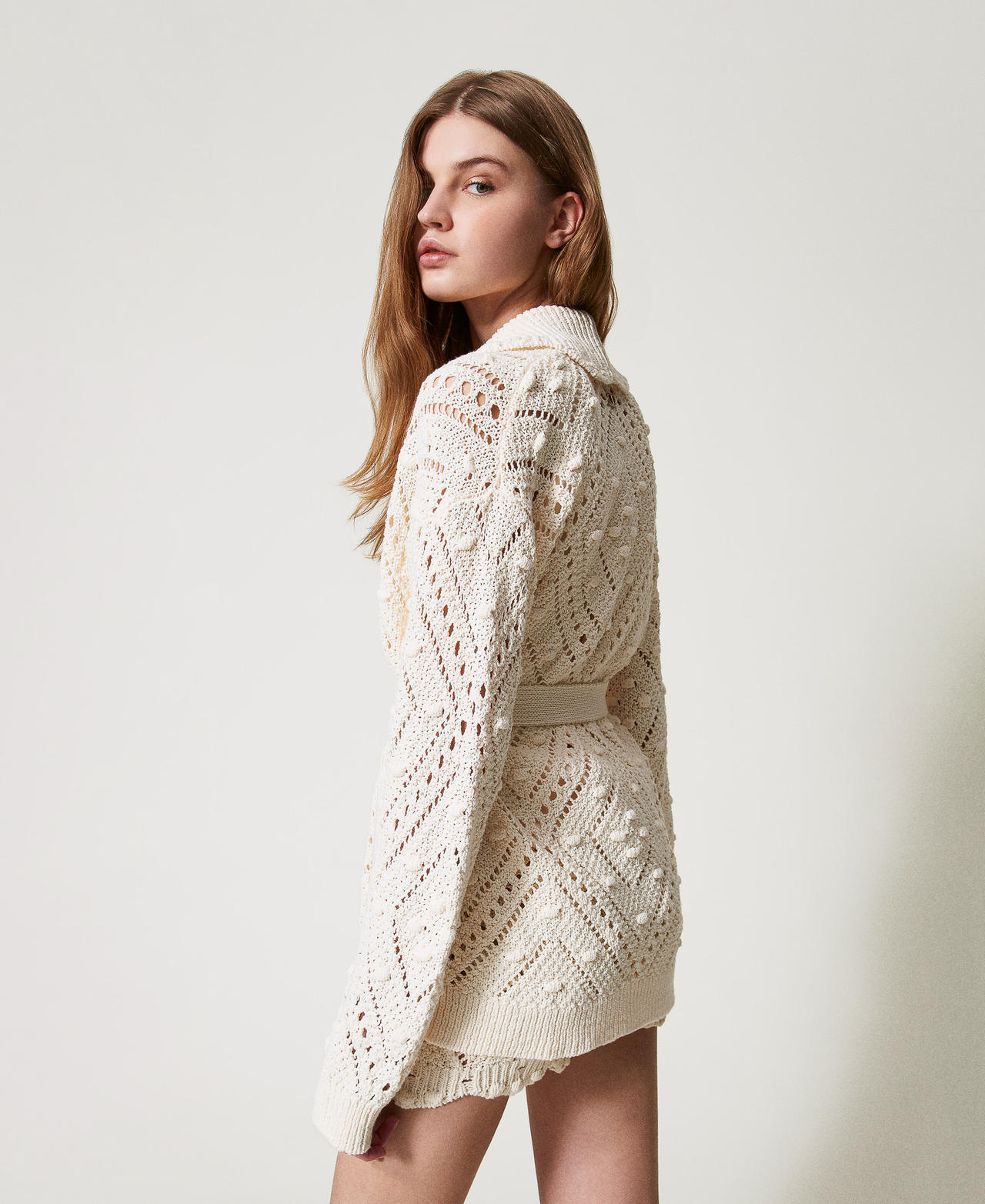 Strickcardigan mit Lochmuster und G&uuml;rtel Light Natural Frau 251TP3543_12227_03