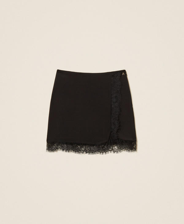 Cr&ecirc;pe miniskirt with lace
