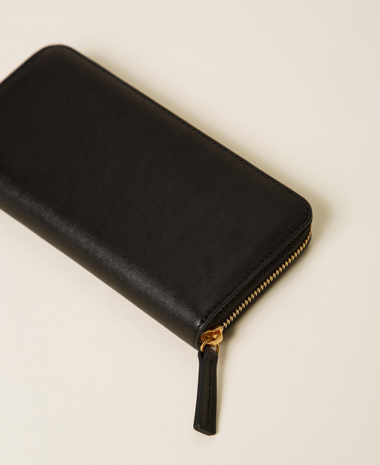 Zip around leather wallet Black Woman 262TH7030_00006_02