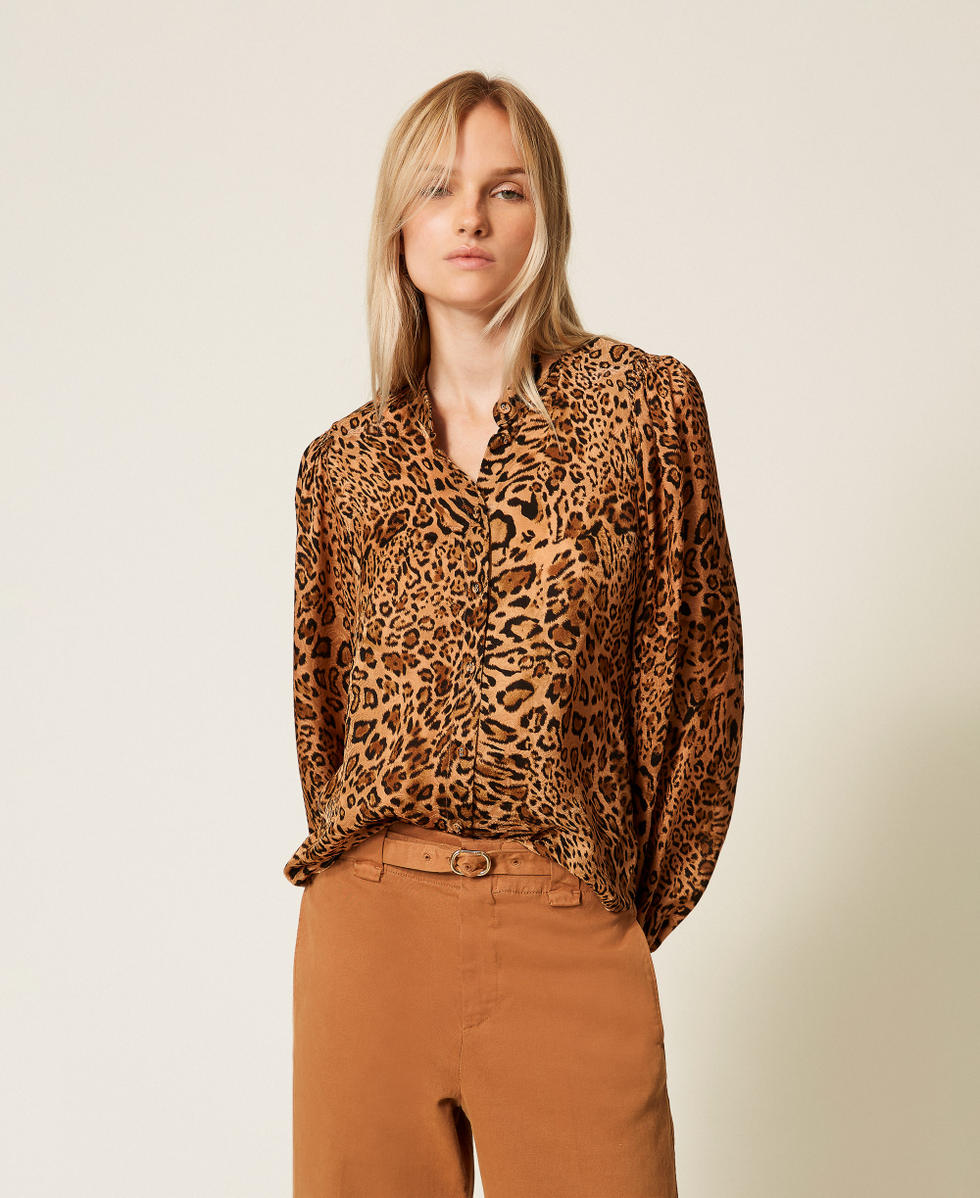 Jacquard shirt with animal print Coffee/Land Brown Animal Print Woman 252TP2476_12737_01