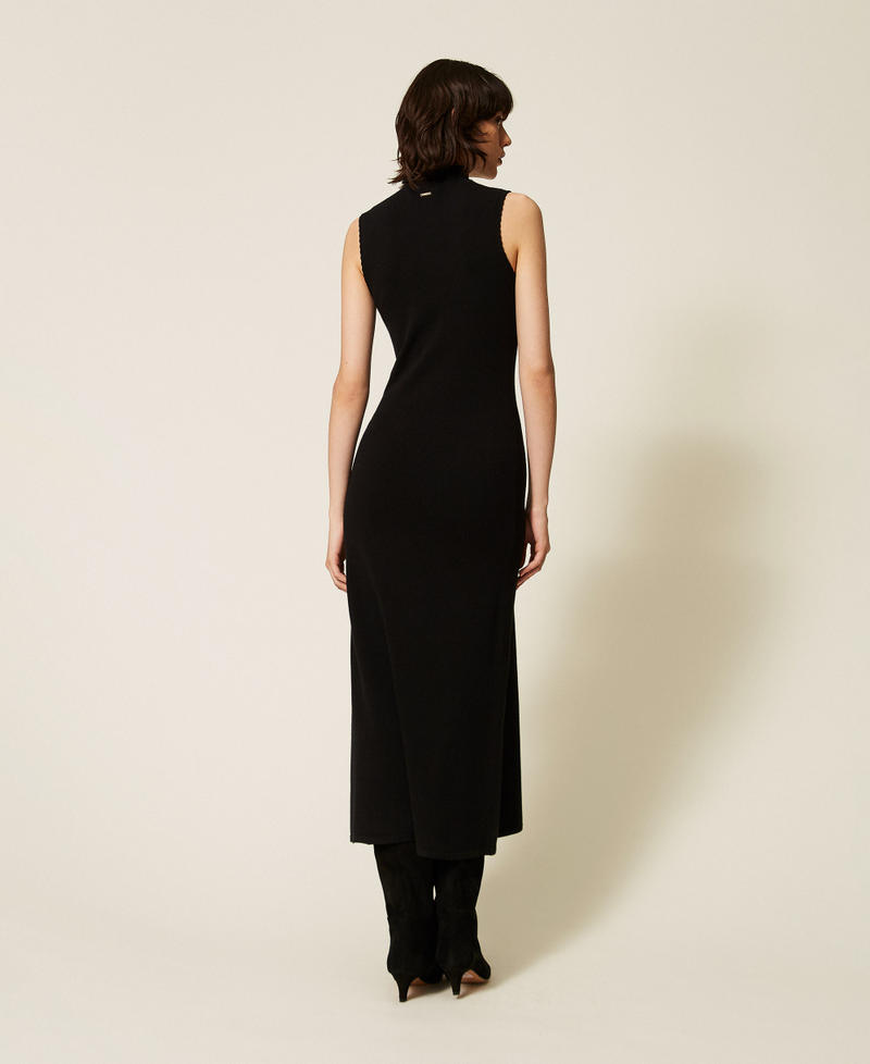 Maxi-Strickkleid mit H&auml;keldetails Schwarz Frau 262TP3032_00006_03