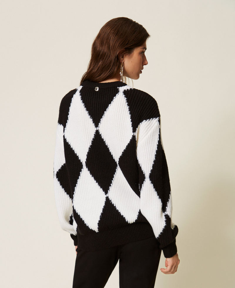 Pullover aus Wollmischung mit Rhomben und Stickerei Zweifarbig Schwarz / Schneewei&szlig; Frau 262AT3020_02741_03