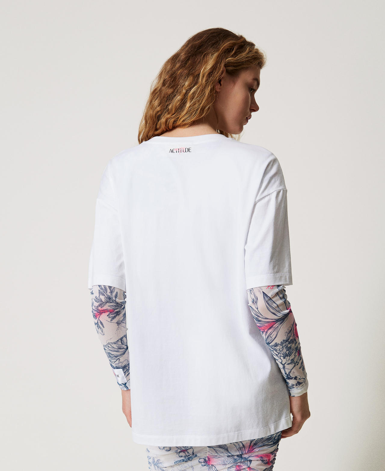 MYFO T-Shirt im Oversize-Fit Papers / Bandit Geisha-Print Frau 251AQ2052_12444_03