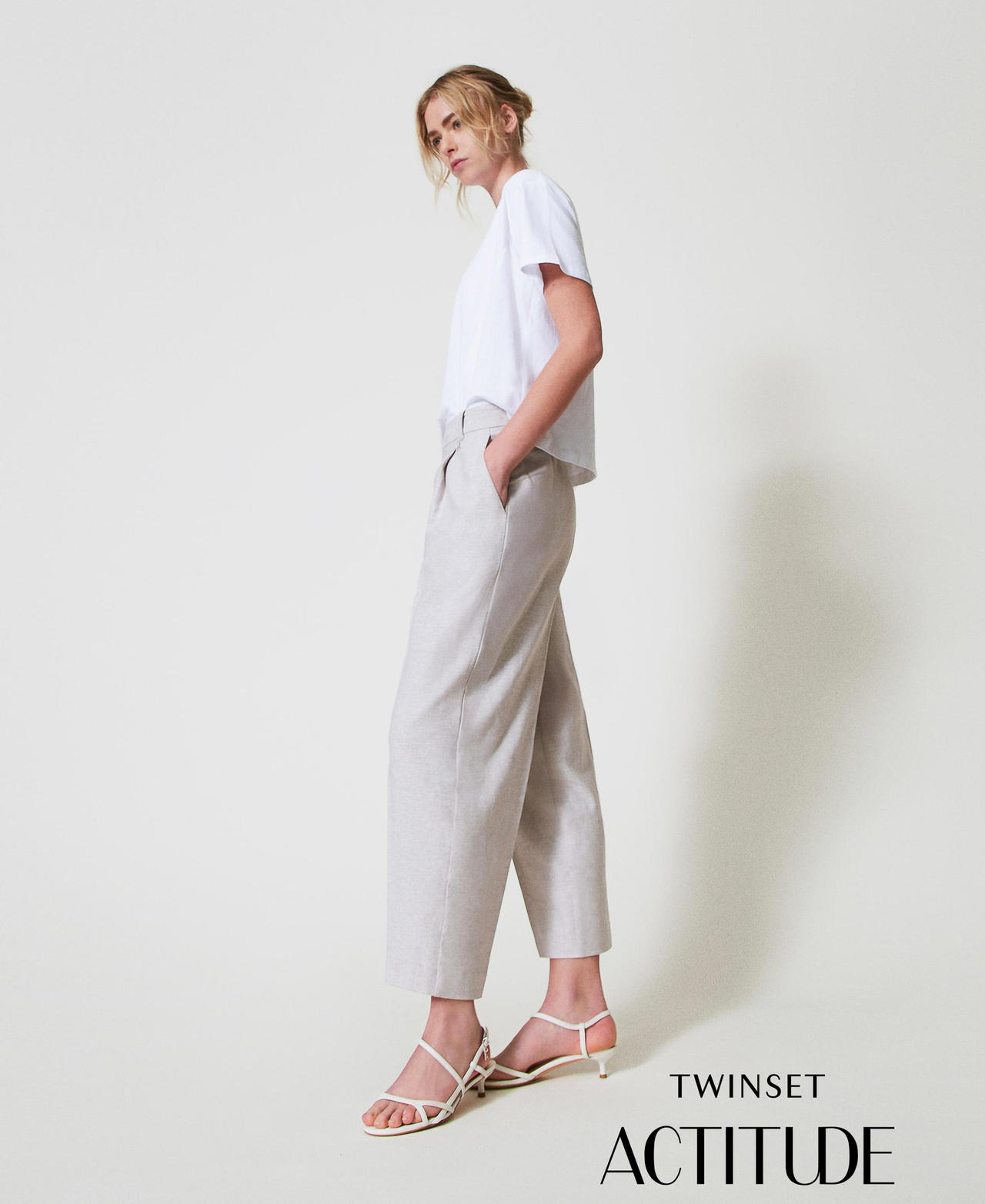 Hose aus Leinenmischung mit Bundfalten Textured Angora Frau 251AP2472_12325_PA