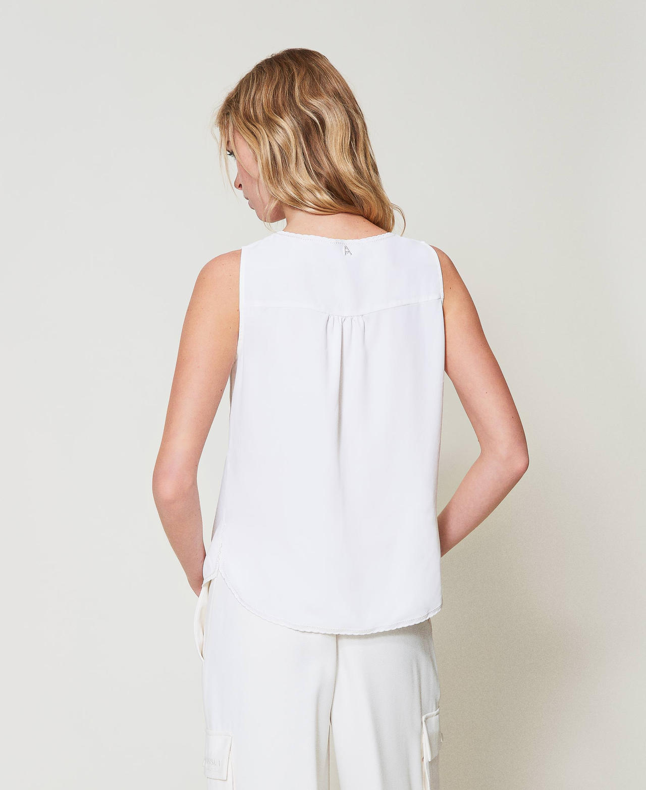 Embroidered cr&ecirc;pe de Chine top Sugar White Woman 251AP2240_00632_02