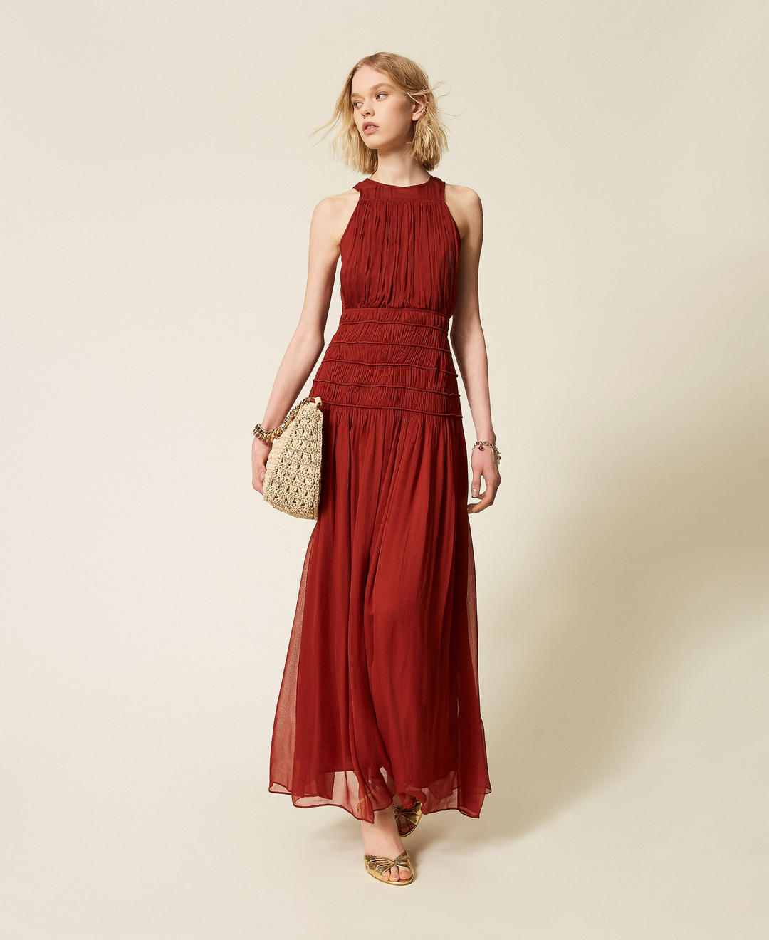 Robe longue sans manches en crépon