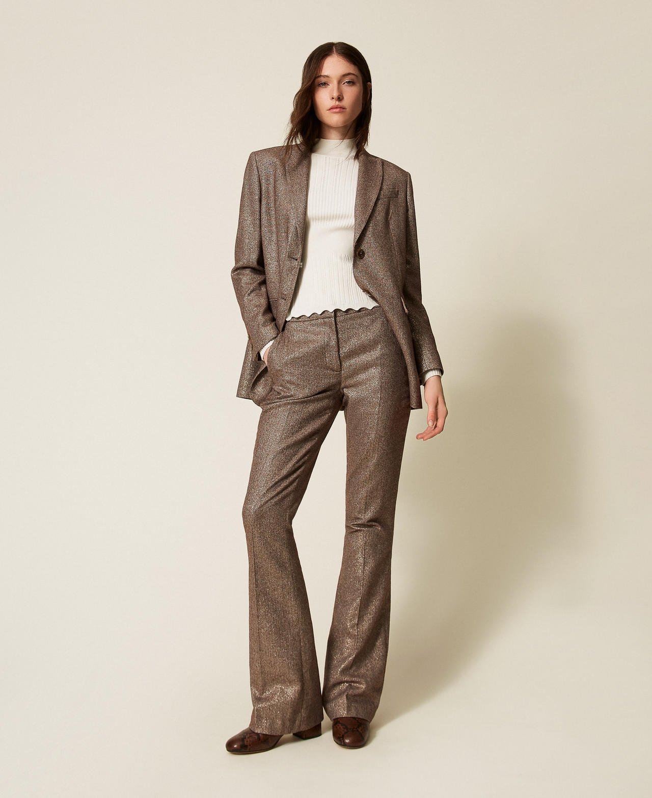 Pantal&oacute;n evas&eacute; de lana mixta con l&uacute;rex Espiga Brown L&uacute;rex Oro Mujer 252TT2161_12864_01