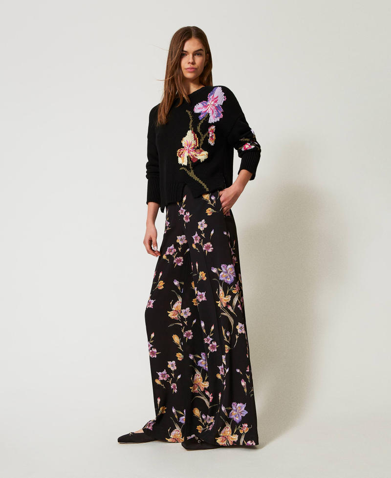 Cr&ecirc;pe de Chine floral trousers Multicolour/Black Iris Print Woman 251TP2775_12328_02