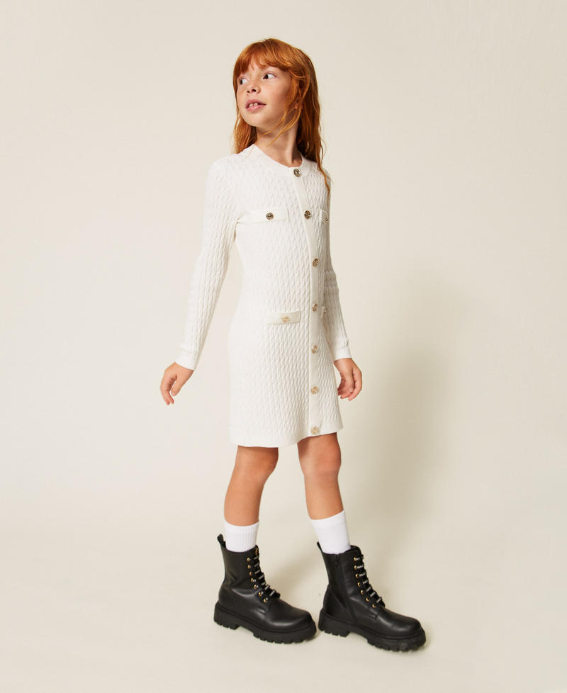 Kurzes Strickkleid mit Zopfmuster Wei&szlig; Schnee M&auml;dchen 262GJ3074_00282_02