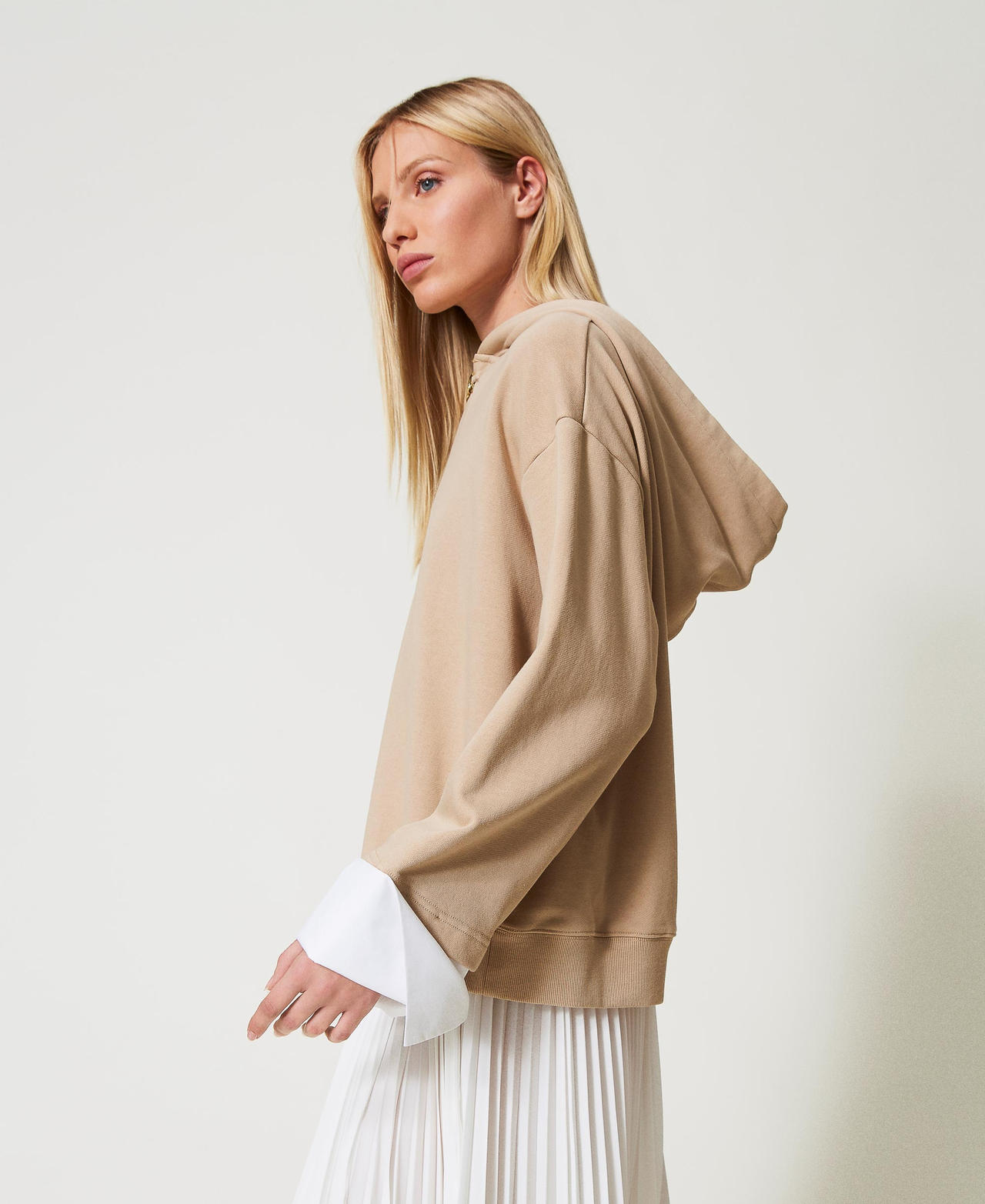 Sweatshirt with poplin cuffs and Oval T chain Rope Beige Woman 251TE2070_12145_02
