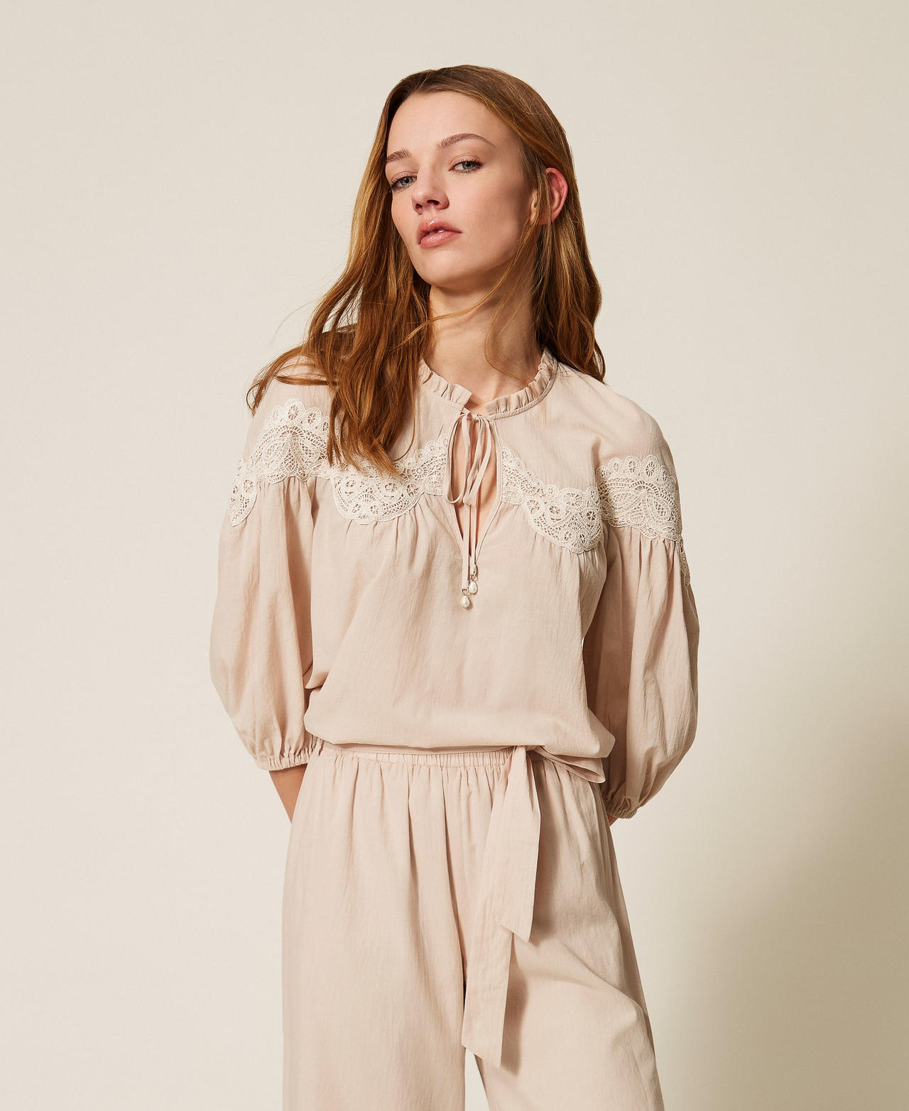 Blouse en mousseline avec macramé