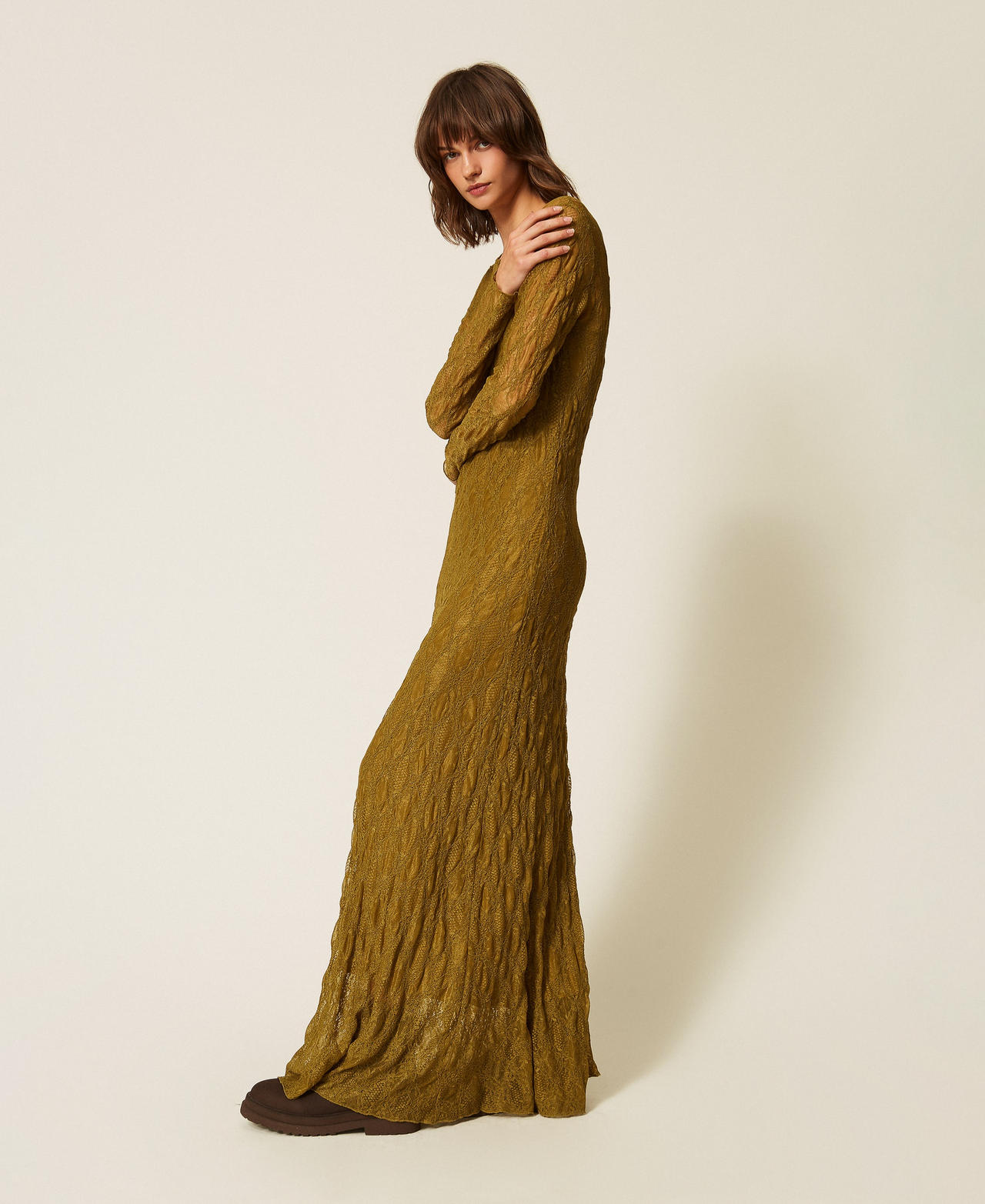 Long stretch lace dress Shiny Oil Woman 262LI2NDD_13450_02