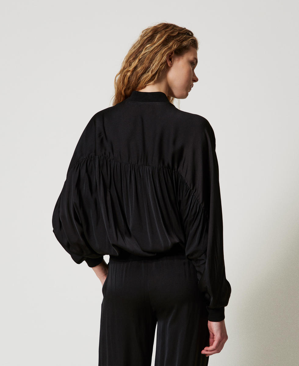 Cazadora b&oacute;mber de raso