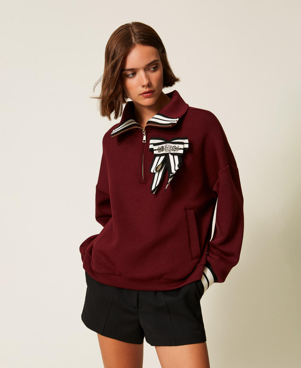 Scuba sweatshirt with brooch