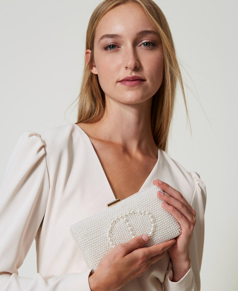 Clutch con perle e Oval T