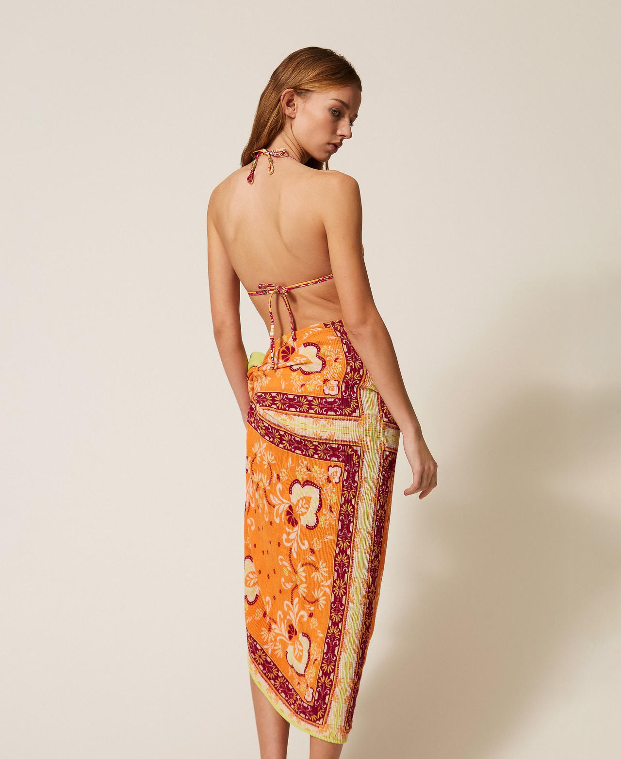 Embossed sarong with print Orange Foulard Print Woman 261LB4ADD_13226_03