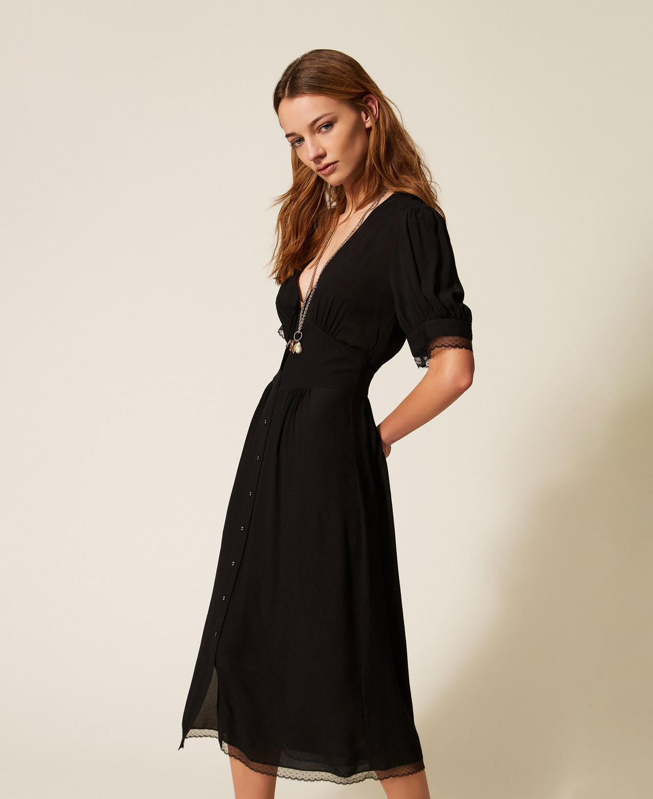 Langes Kleid aus Cr&ecirc;pe Schwarz Frau 261TT2071_00006_02