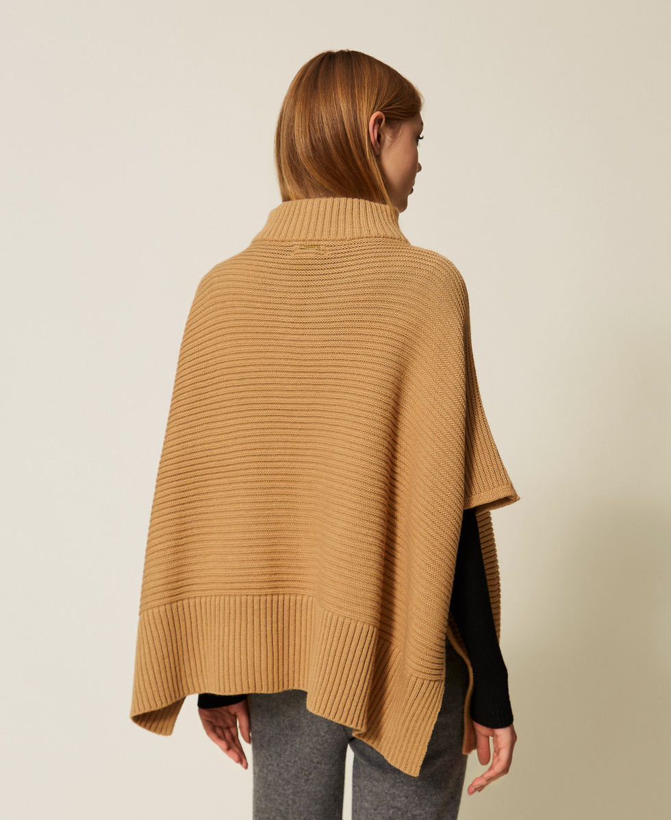 Poncho de punto con cremallera Camel Mujer 252LI4BAA_00044_03