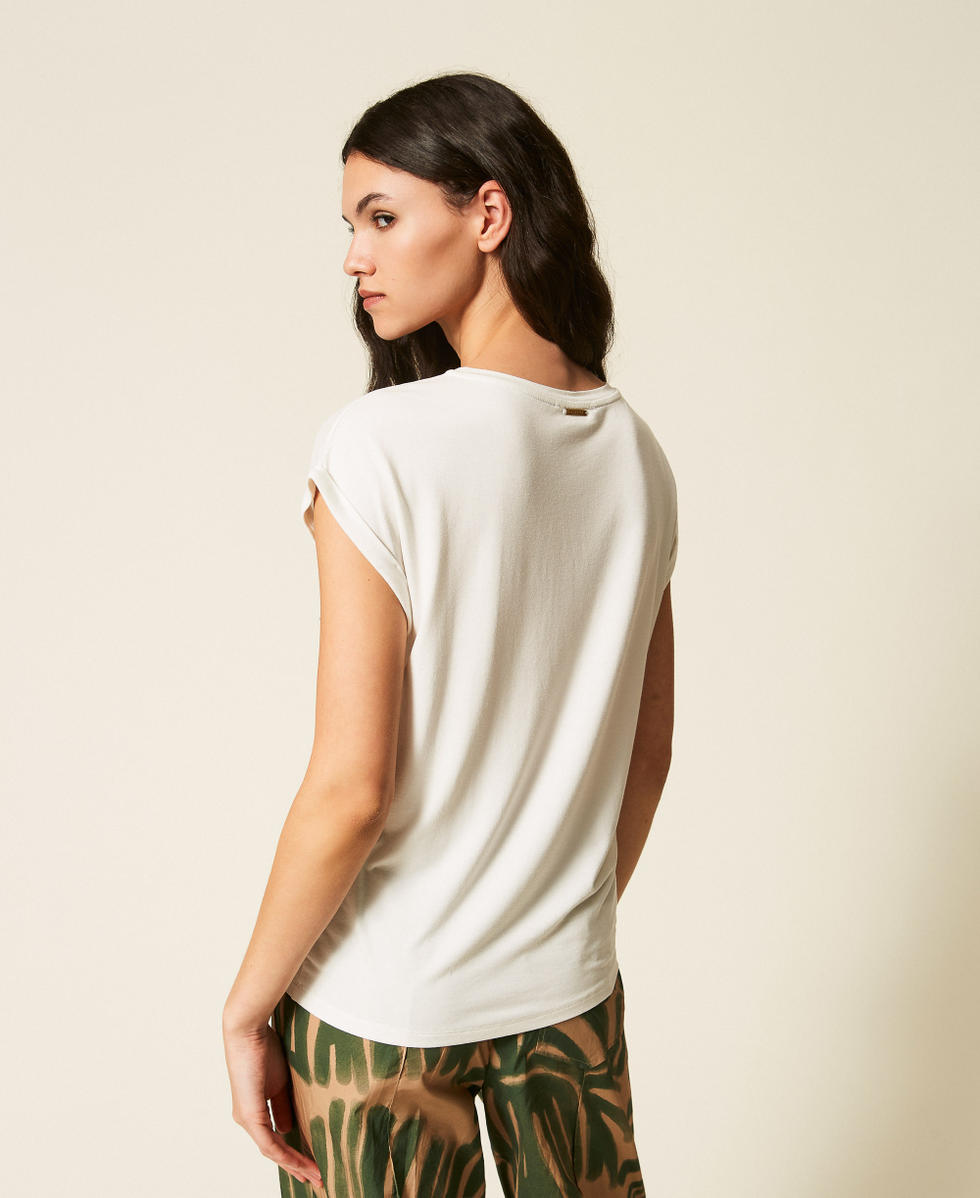  T-Shirt mit Print und Stickerei Mattwei&szlig; Frau 261LL2TDD_00526_03