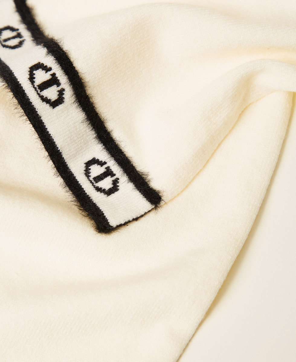 Knit scarf with Oval T Two tone Off White/Black Girl 252GJ501J_10973_02