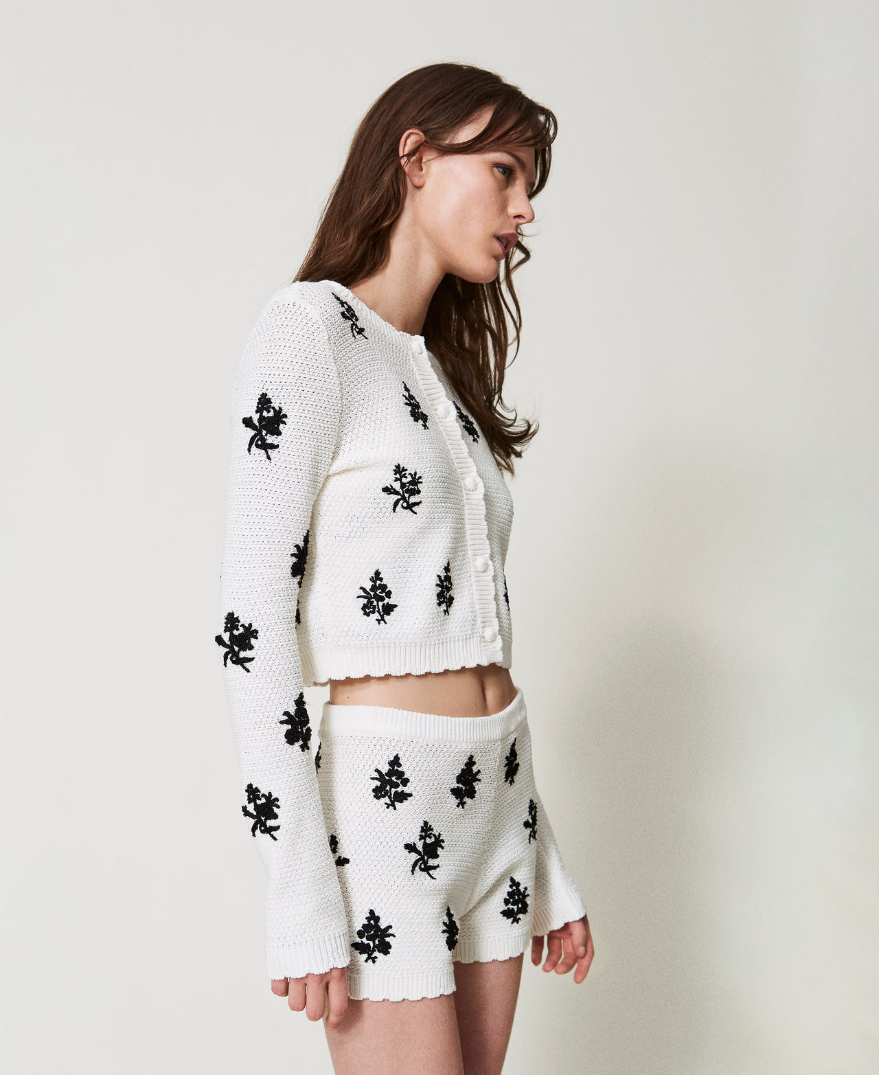 Cardigan with floral embroidery Snow White Black Embroidery Woman 251TT3250_12452_02