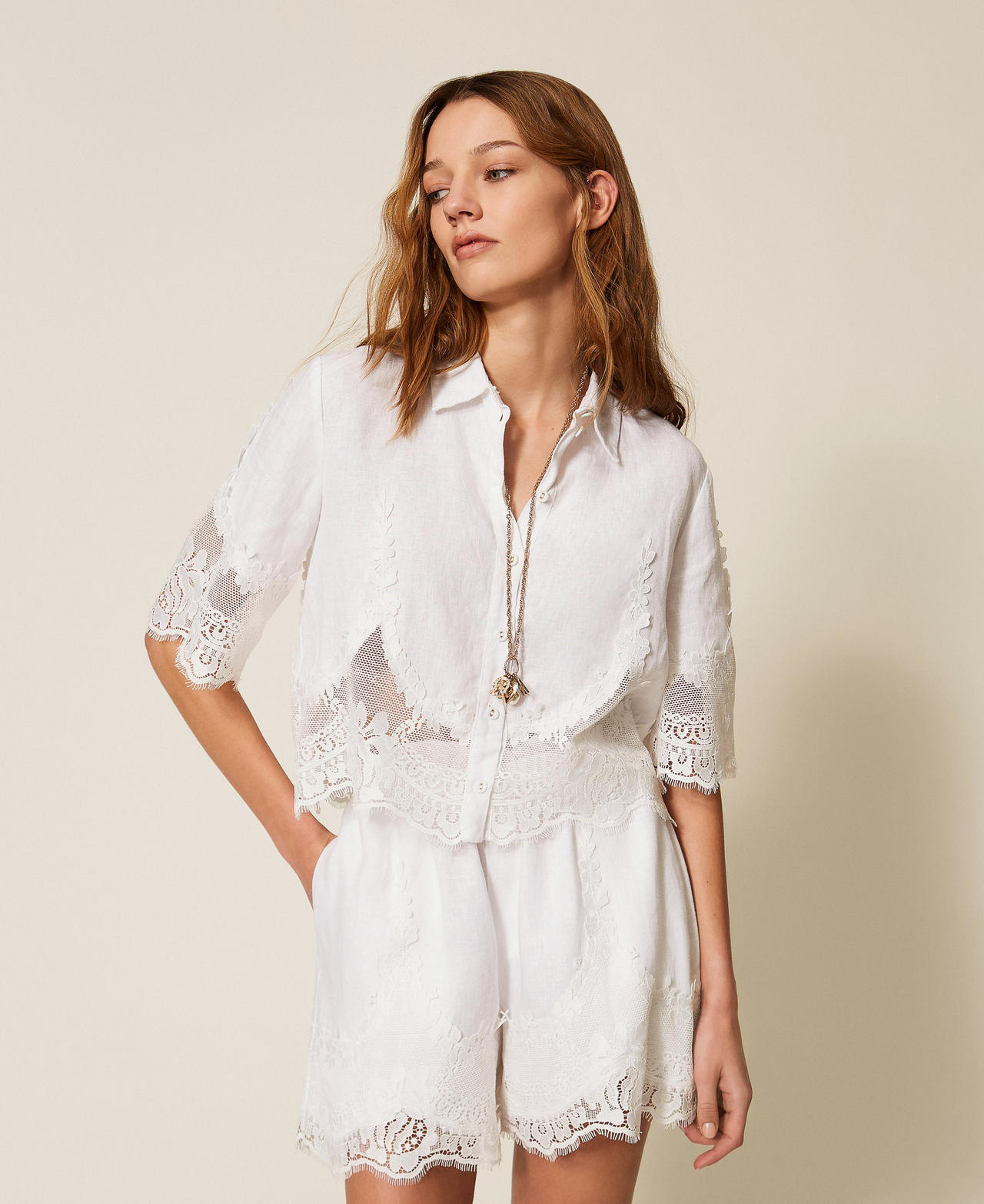 Chemise en lin avec dentelle