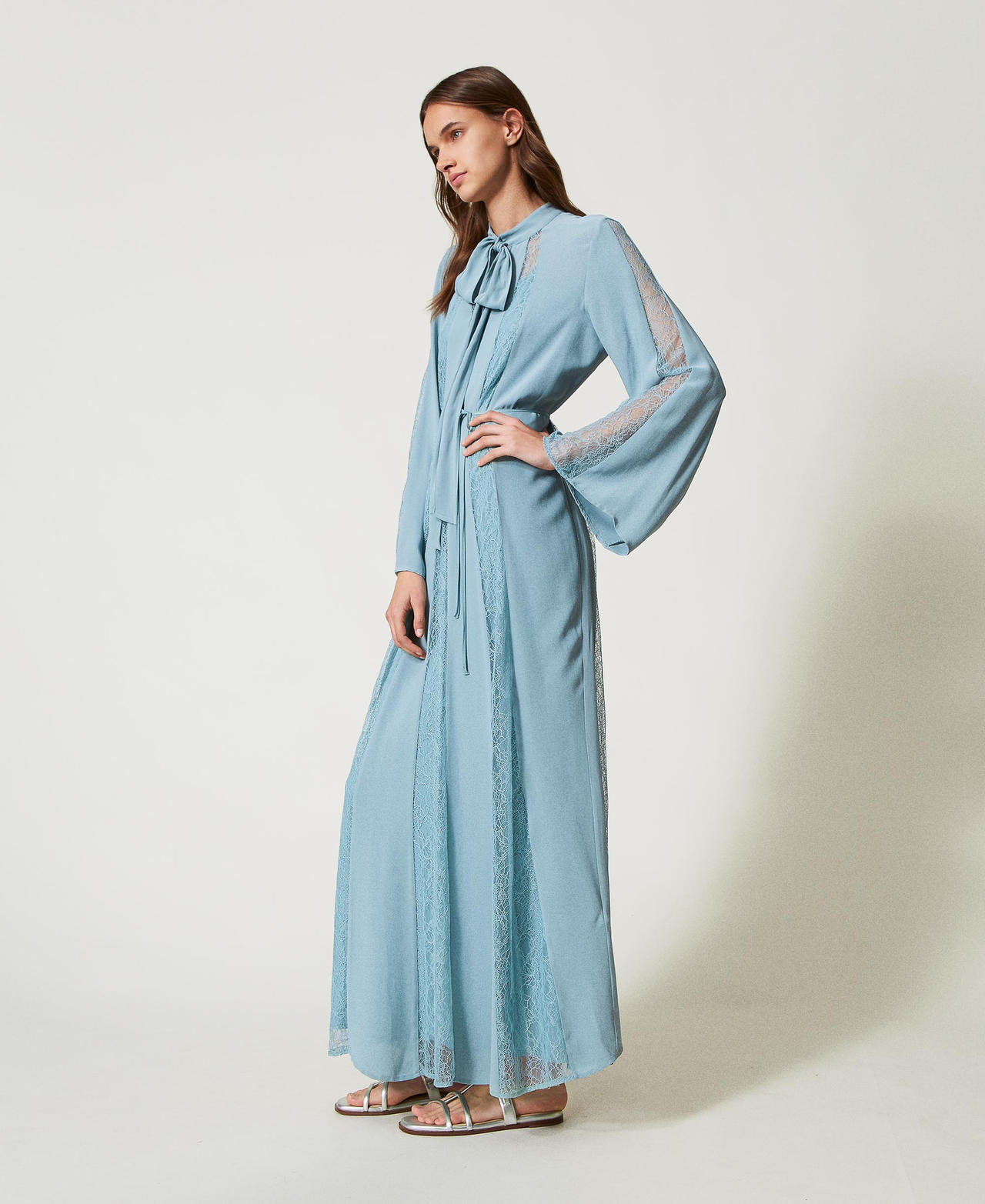 Long cr&ecirc;pe and Chantilly lace dress Dusty Blue Woman 251TP2411_00485_02