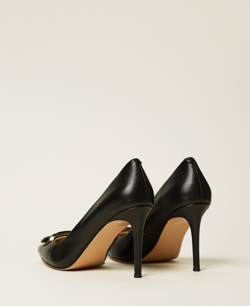Leather court shoes with Oval T Black Woman 251TCP060_00006_03