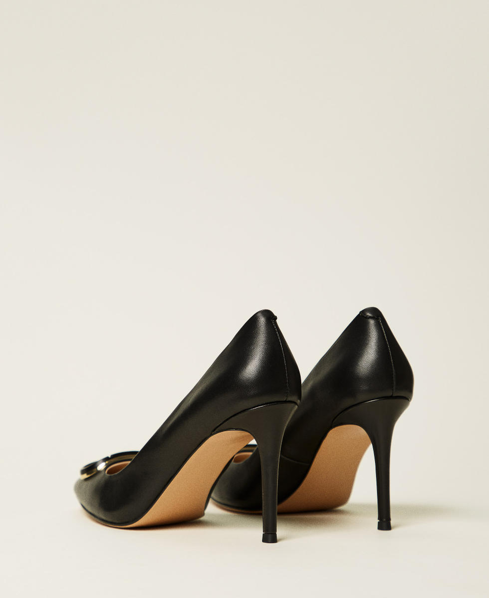 Lederpumps mit Oval T Schwarz Frau 251TCP060_00006_03