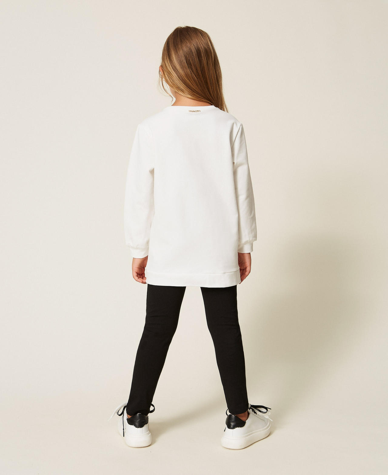 Maxi-Babysweatshirt mit Kunstpelz-Pompons Zweifarbig Schneewei&szlig; / Schwarz M&auml;dchen 262GB2031_12865_03