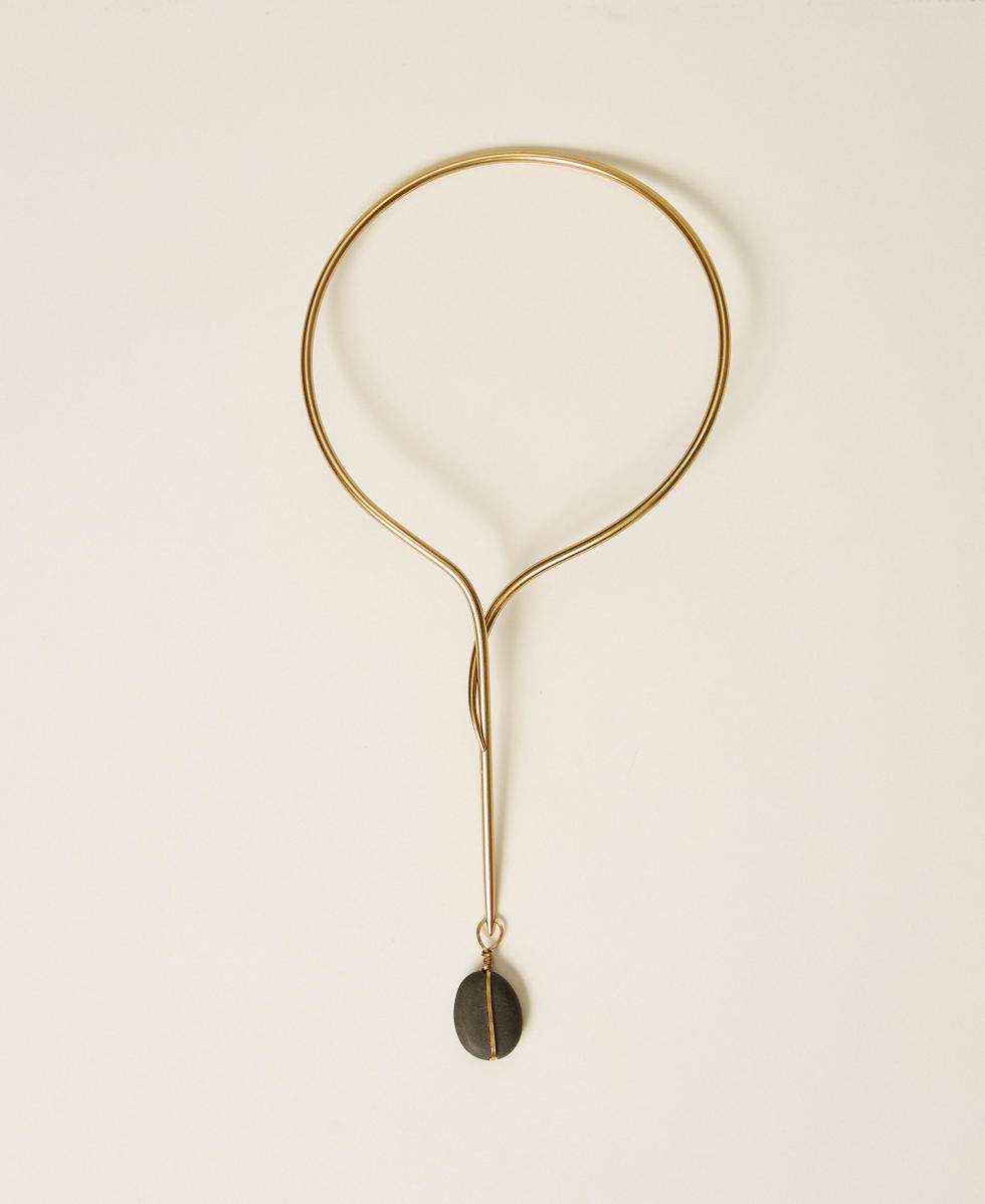 Halsnahe Kette mit Stein